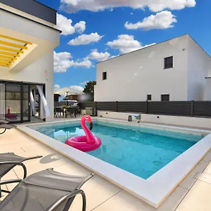https://jlo-1-villa-peroj.in-istria.net